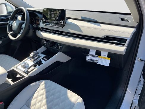 New 2025 Mitsubishi Outlander SEL image 36