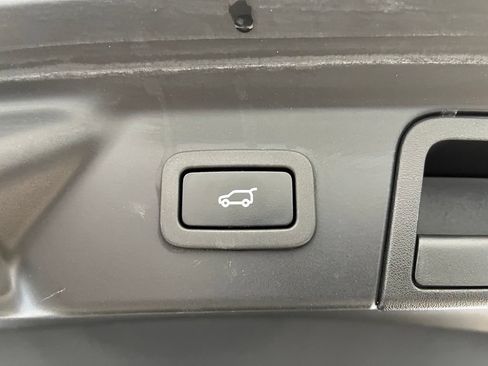Used 2019 Land Rover Range Rover Velar R-Dynamic SE AWD/4WD image 23