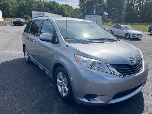 Used 2013 Toyota Sienna LE FWD image 8
