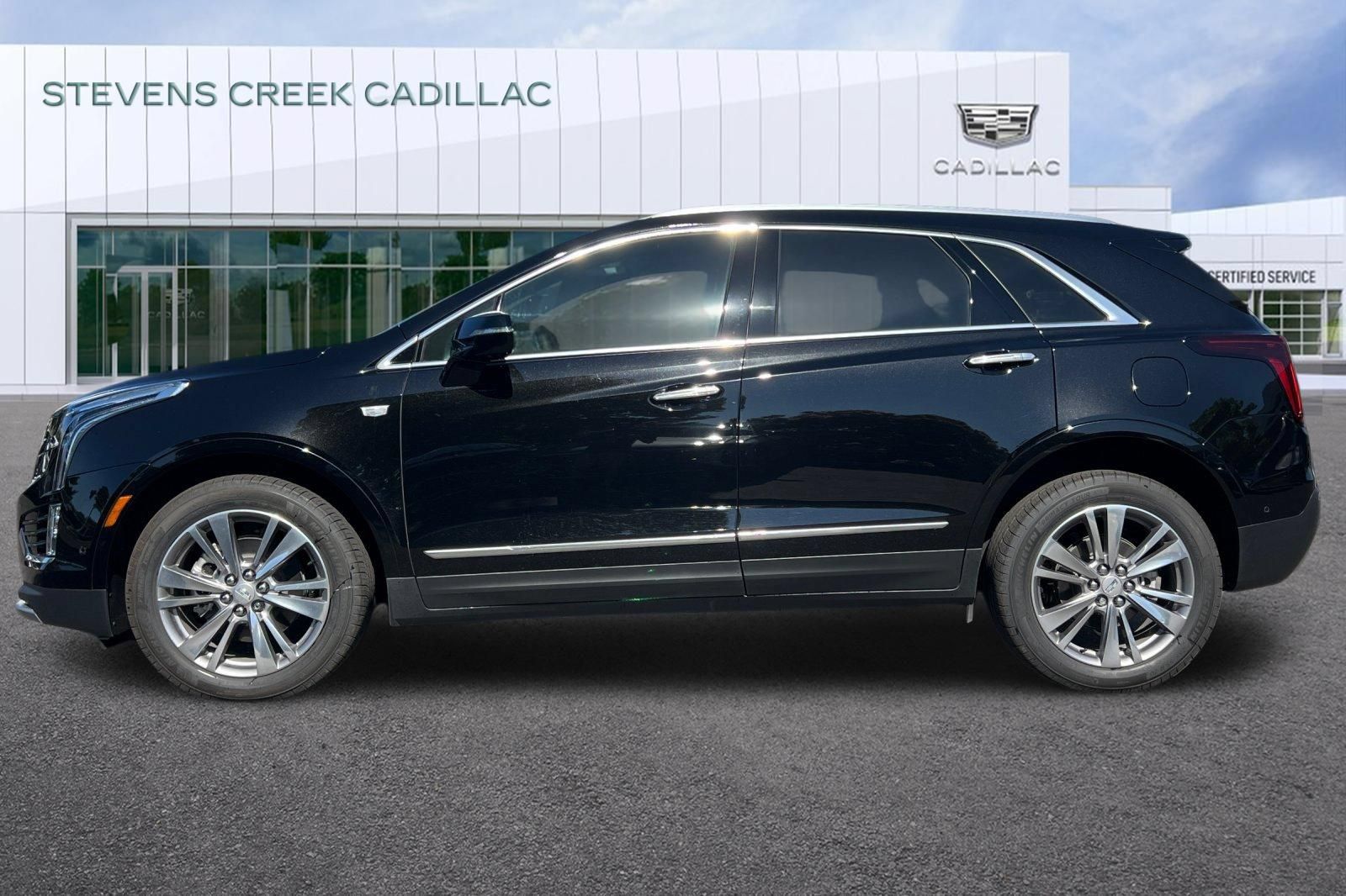 Used 2025 Cadillac XT5 Premium Luxury w/ Technology Package AWD/4WD image 6