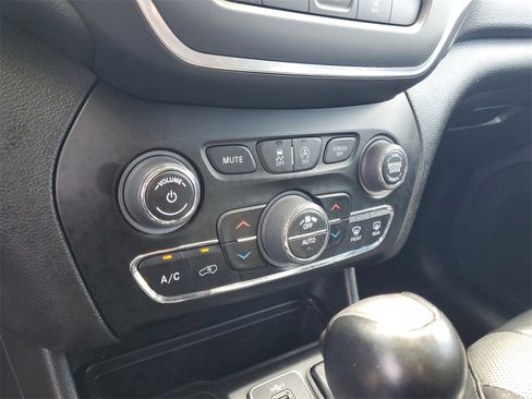 Used 2023 Jeep Cherokee Altitude Lux image 23