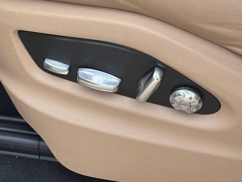 Used 2020 Porsche Cayenne AWD/4WD image 19