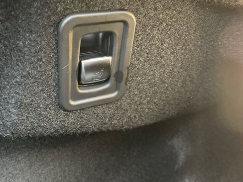 Used 2019 Mercedes-Benz E 450 Cabriolet image 19