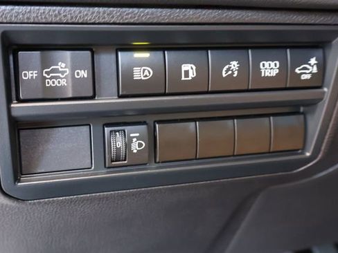 Used 2025 Toyota Tundra 4x4 CrewMax Hybrid image 20