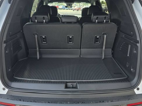 New 2026 Chevrolet Traverse LT w/ Midnight/Sport Edition FWD image 12