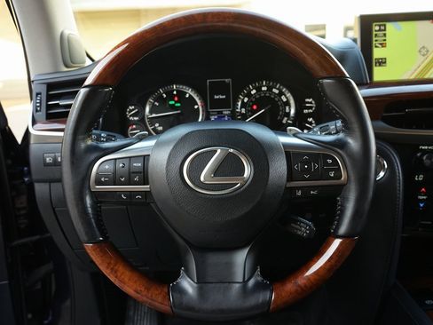 Used 2017 Lexus LX 570 4WD image 12