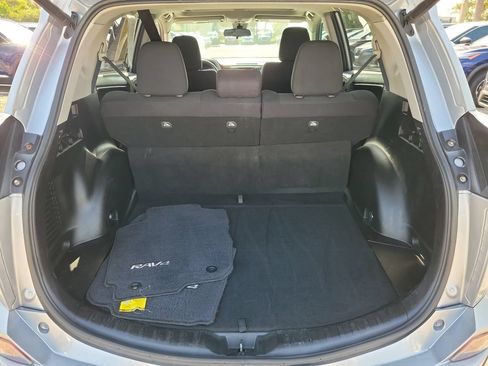 Used 2018 Toyota RAV4 XLE FWD image 8