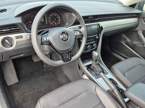 Used 2022 Volkswagen Passat 2.0T SE FWD image 3