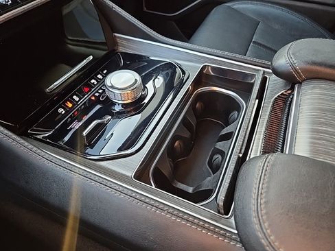 Used 2024 Jeep Wagoneer Series II image 65