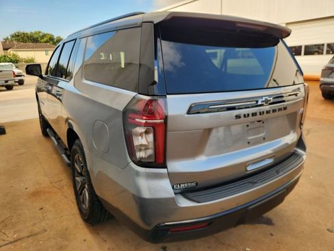 Used 2023 Chevrolet Suburban Z71 w/ Luxury Package AWD/4WD image 4