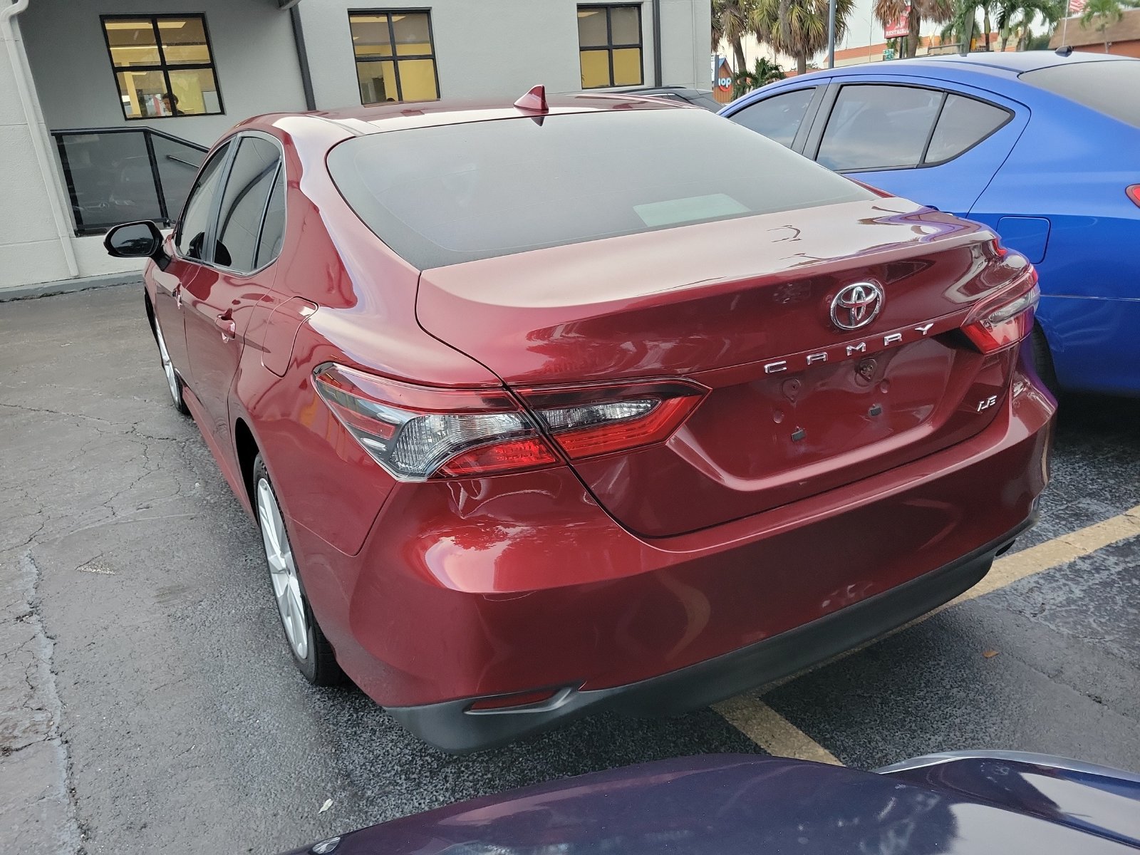 Used 2022 Toyota Camry LE FWD image 6