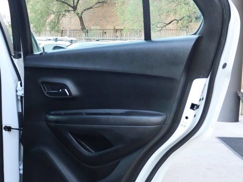 Used 2020 Chevrolet Trax LS FWD image 26