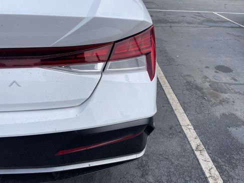 Used 2025 Hyundai Elantra SEL image 17