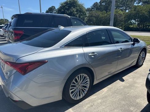 Used 2020 Toyota Avalon Limited w/ Advanced Safety Package FWD image 3