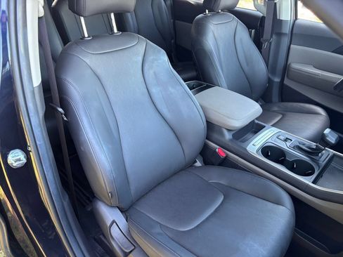 Used 2026 Kia Carnival FWD image 39
