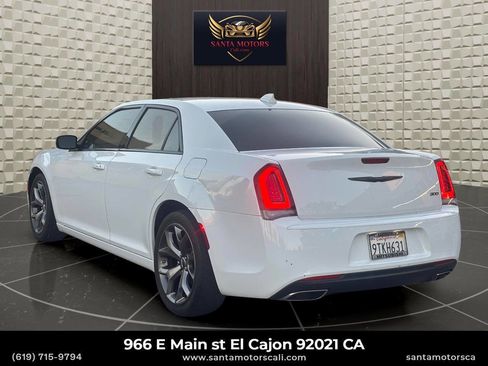 Used 2022 Chrysler 300 Touring w/ Sport Appearance Package image 5