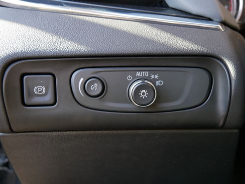 Used 2018 Buick Enclave Essence image 8