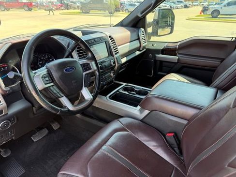 Used 2017 Ford F250 Platinum w/ Platinum Ultimate Package AWD/4WD image 11