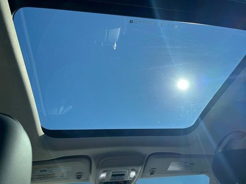 Used 2022 Buick Envision Avenir w/ Premium Seat Package image 16