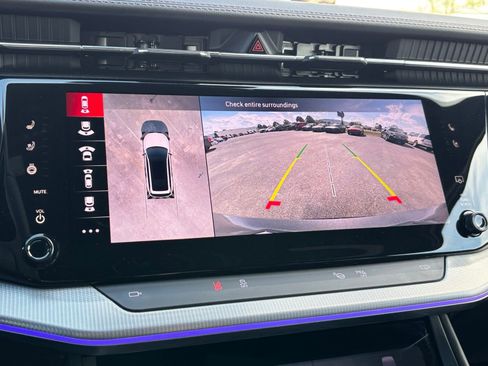 Used 2024 Jeep Wagoneer Launch Edition image 8