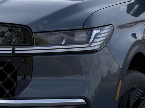 New 2026 Lincoln Navigator Reserve w/ Jet Appearance Package AWD/4WD image 18