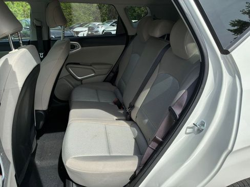 Used 2025 Kia Soul LX w/ LX Technology Package FWD image 34