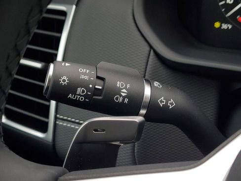 New 2026 Land Rover Discovery Dynamic SE image 14