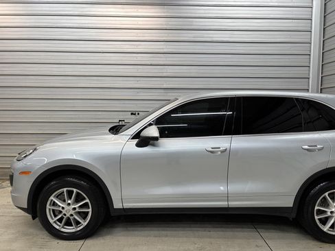Used 2018 Porsche Cayenne AWD/4WD image 3