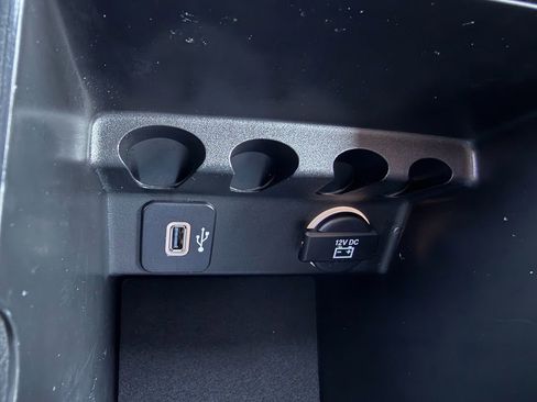 Used 2017 Jeep Cherokee Trailhawk AWD/4WD image 24