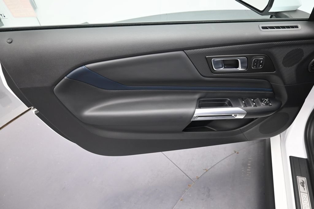 Used 2025 Ford Mustang GT Premium RWD image 9
