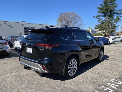 New 2026 Toyota Highlander Platinum AWD/4WD image 3