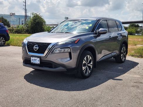 Used 2021 Nissan Rogue SV FWD image 2