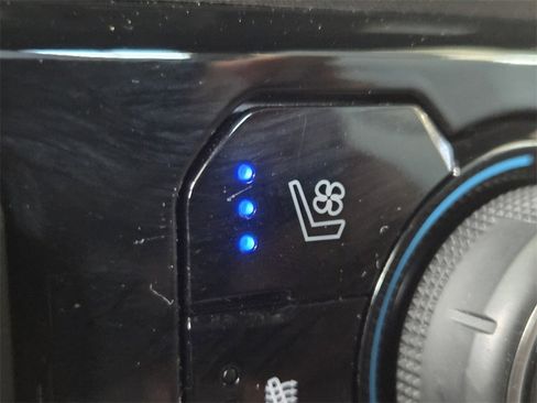 Used 2024 Chevrolet Silverado 2500 LTZ w/ LTZ Convenience Package image 24