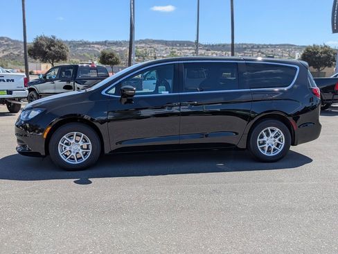 Used 2026 Chrysler Voyager LX image 2