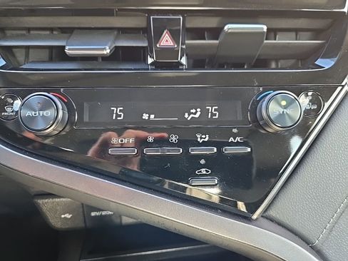 Used 2024 Toyota Camry SE image 24