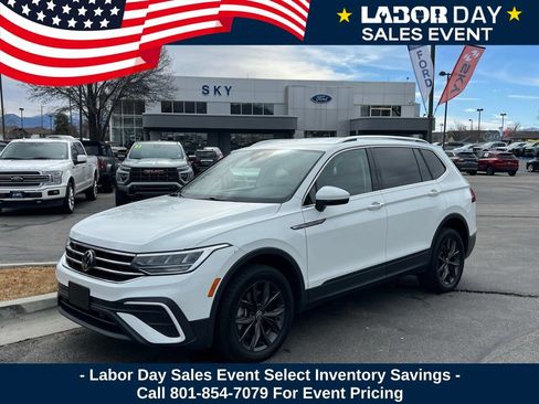 Used 2024 Volkswagen Tiguan SE AWD/4WD image 1