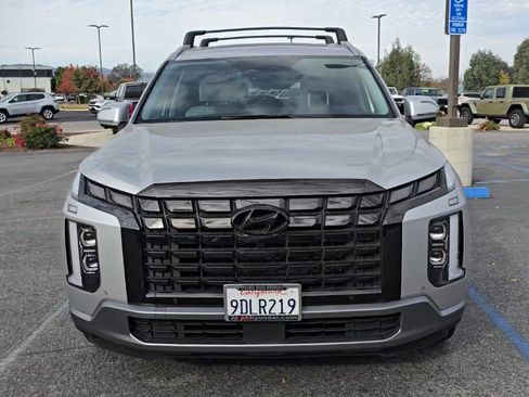 Used 2023 Hyundai Palisade SEL w/ Premium Package image 2