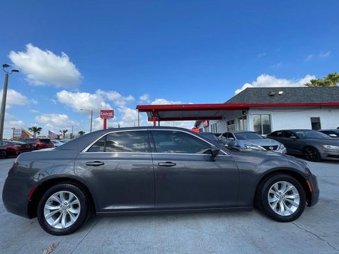 Used 2016 Chrysler 300 Limited RWD image 16