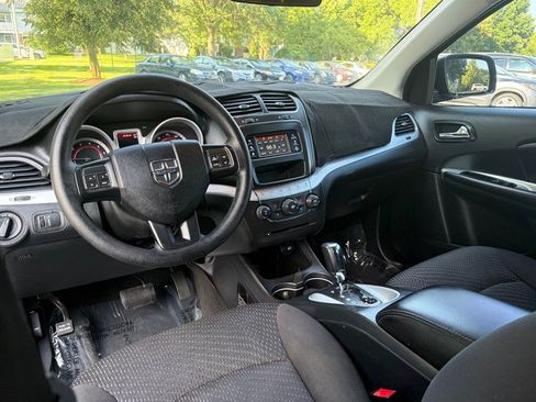 Used 2018 Dodge Journey SE FWD image 19