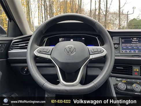 Certified 2022 Volkswagen Jetta SE image 18