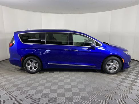 Used 2018 Chrysler Pacifica Limited w/ Advanced Safetytec Group image 7