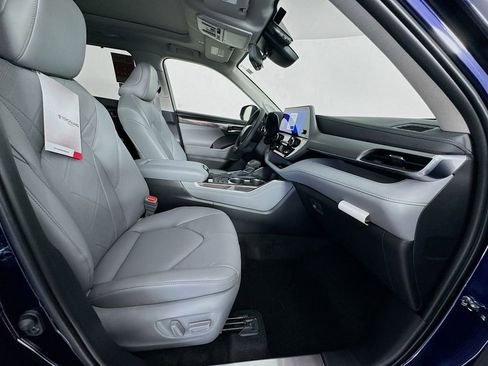 New 2026 Toyota Highlander Platinum image 30