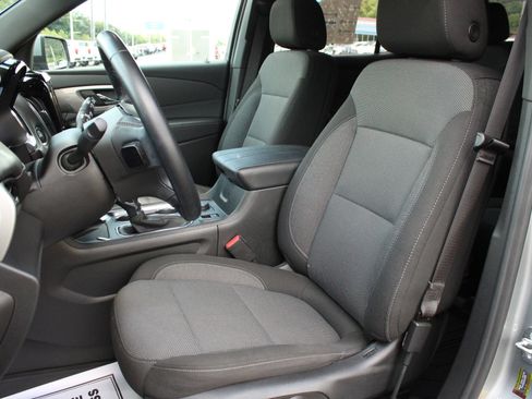 Used 2023 Chevrolet Traverse LT FWD image 14