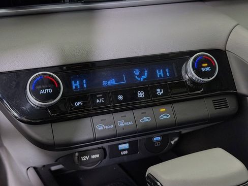 Used 2025 Hyundai Elantra Sport image 18