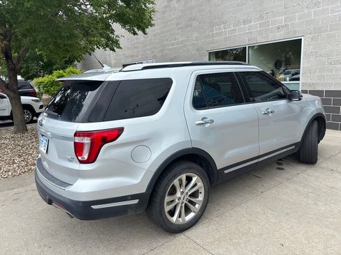 Used 2018 Ford Explorer Limited w/ Equipment Group 301A AWD/4WD image 2