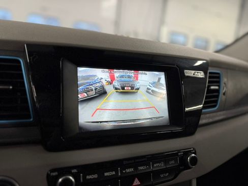 Used 2019 Kia Niro LX image 19