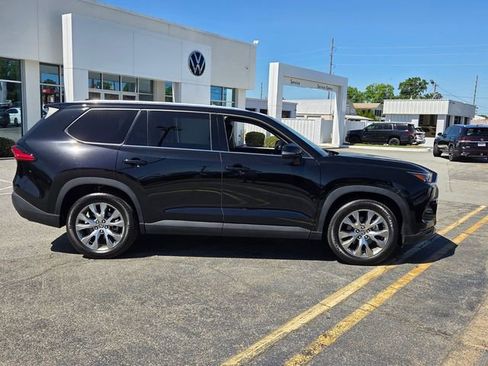 Used 2024 Toyota Grand Highlander AWD image 17