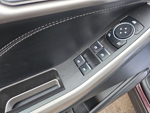Used 2023 Ford Explorer XLT AWD/4WD image 11