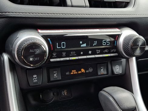 Used 2024 Toyota RAV4 XLE w/ Convenience Package AWD/4WD image 17