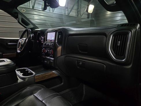 Used 2019 Chevrolet Silverado 1500 High Country w/ Technology Package AWD/4WD image 14